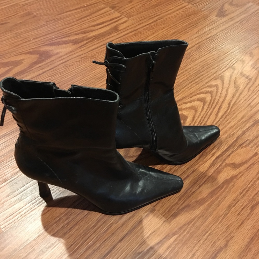Nine West pointed toe boot